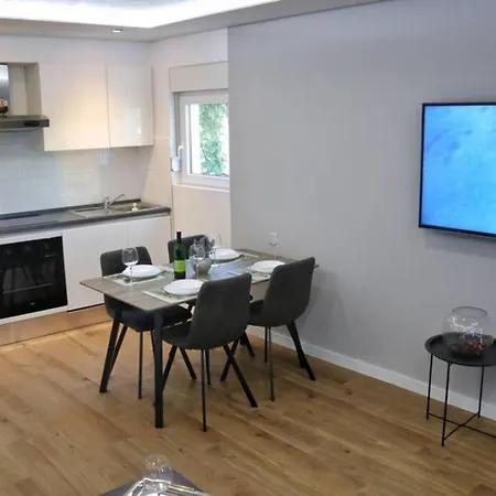 Luxury Dim Apartment Split