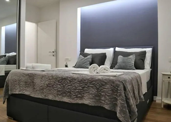 Luxury Dim Apartment Split